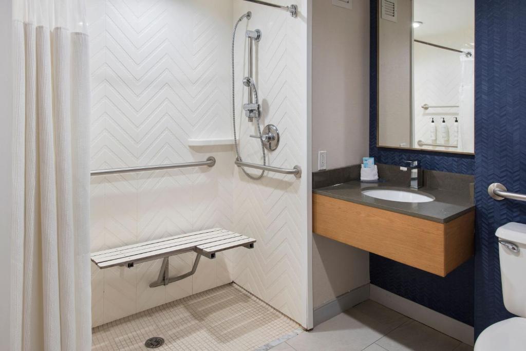 Fairfield Inn Rochester Airport photo