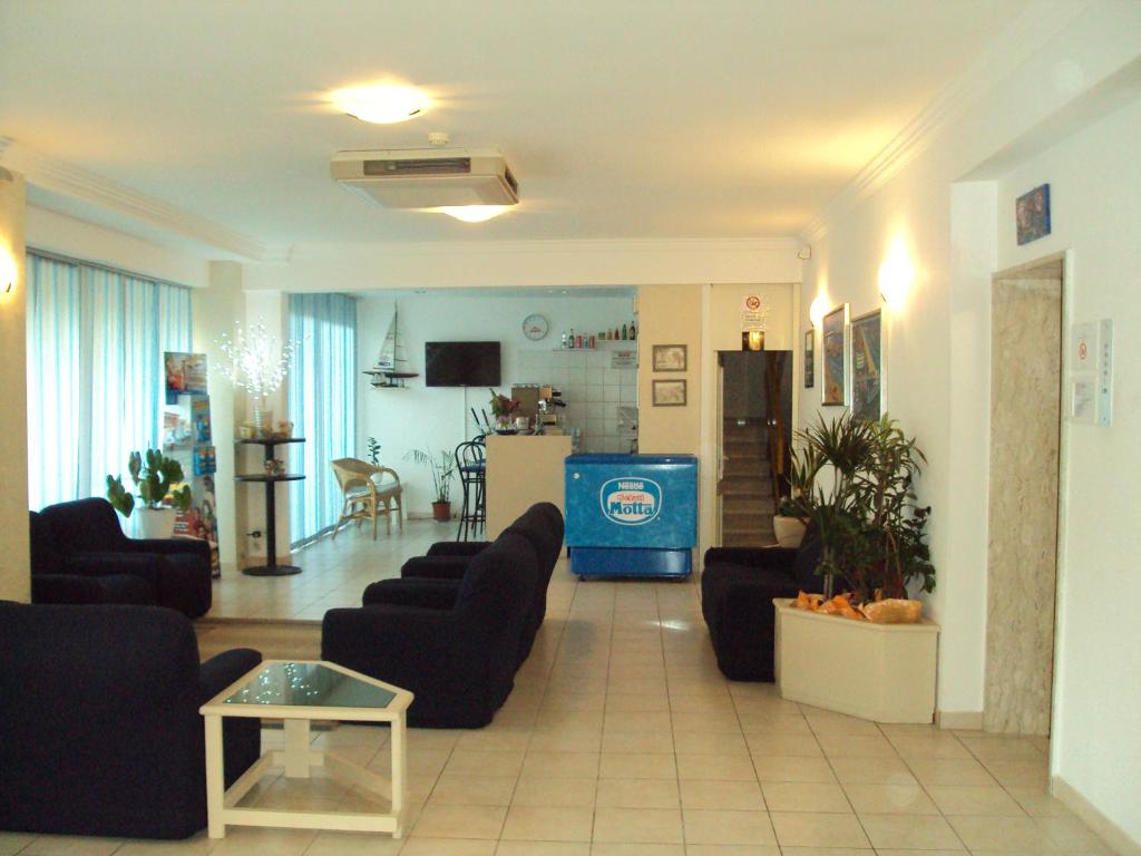 TV a/nebo společenská místnost v ubytování Hotel Canasta