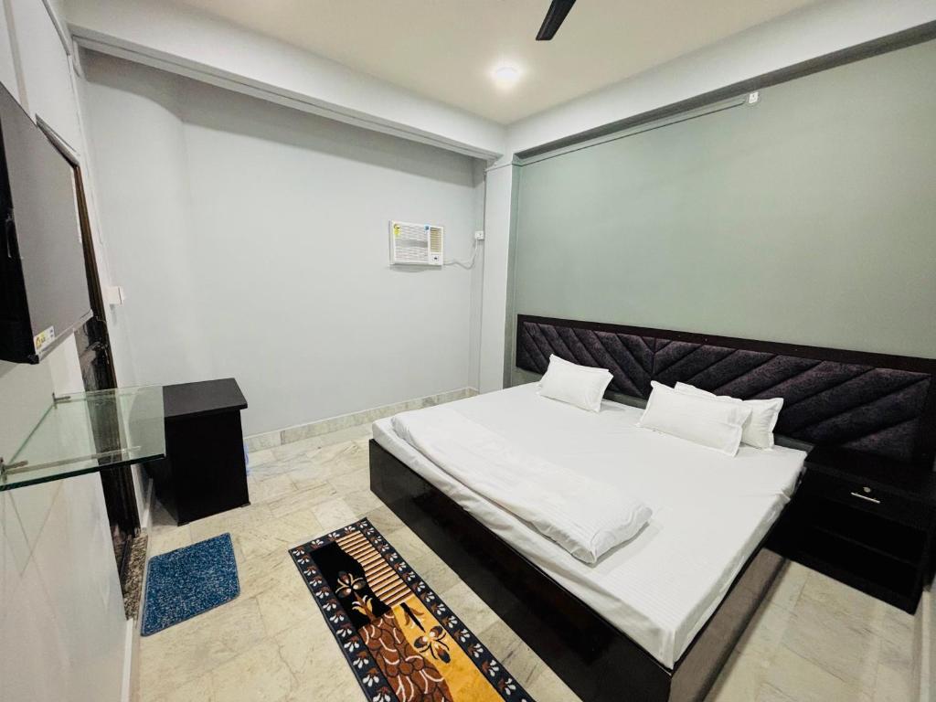 Ένα ή περισσότερα κρεβάτια σε δωμάτιο στο Shree Balaji Comfort