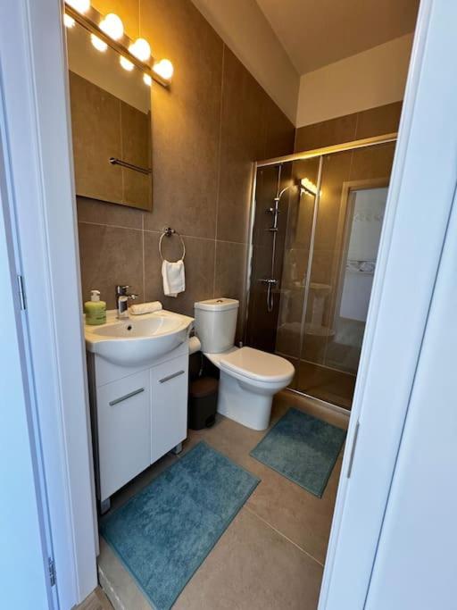 Koupelna v ubytování Smart Comfort RoomN8 with Balcony Private Bathroom in best Location Beach 250m