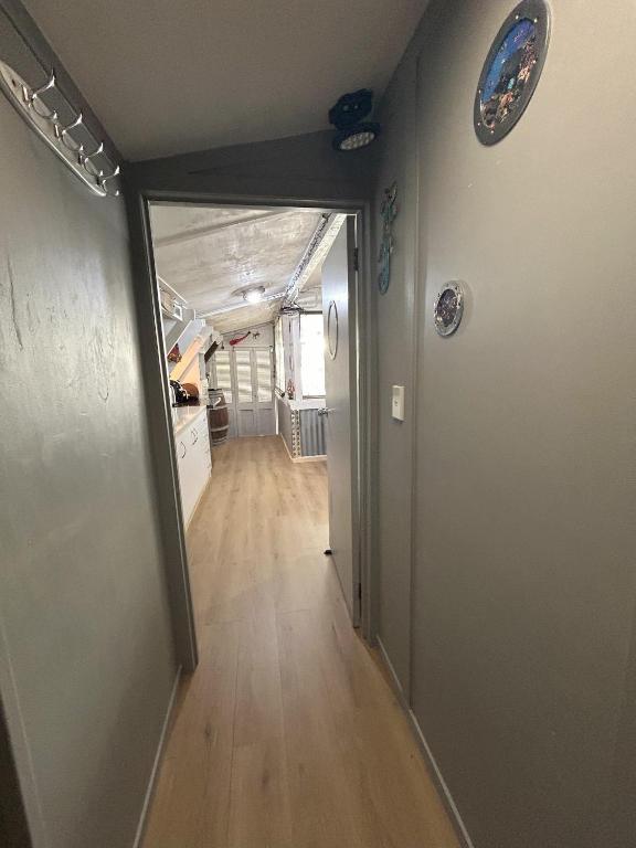 On the water boat House - Resim 17