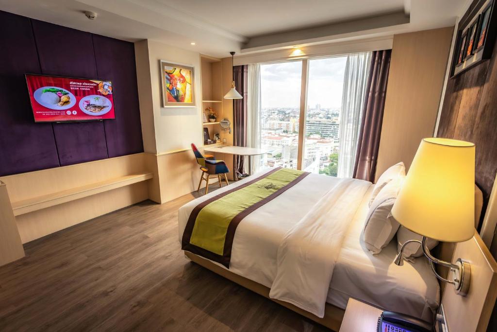 Postel nebo postele na pokoji v ubytování The Bazaar Hotel Bangkok