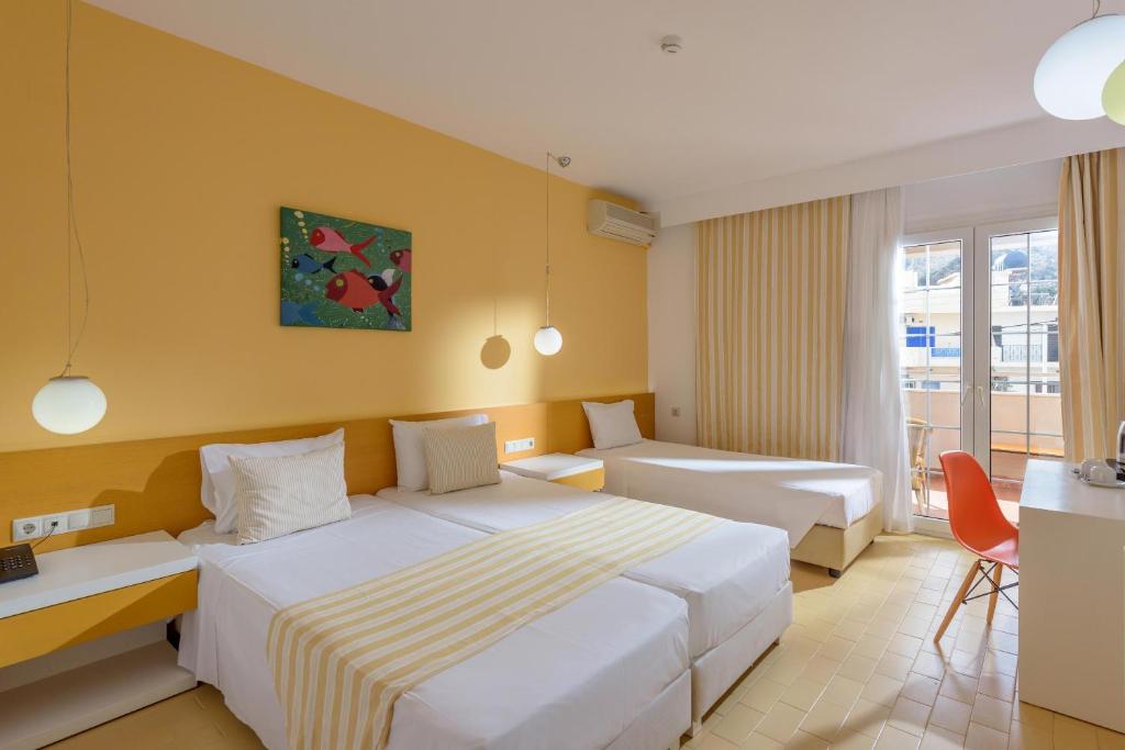 Zeus Hotels Palm Beach - Dreifacher Raum