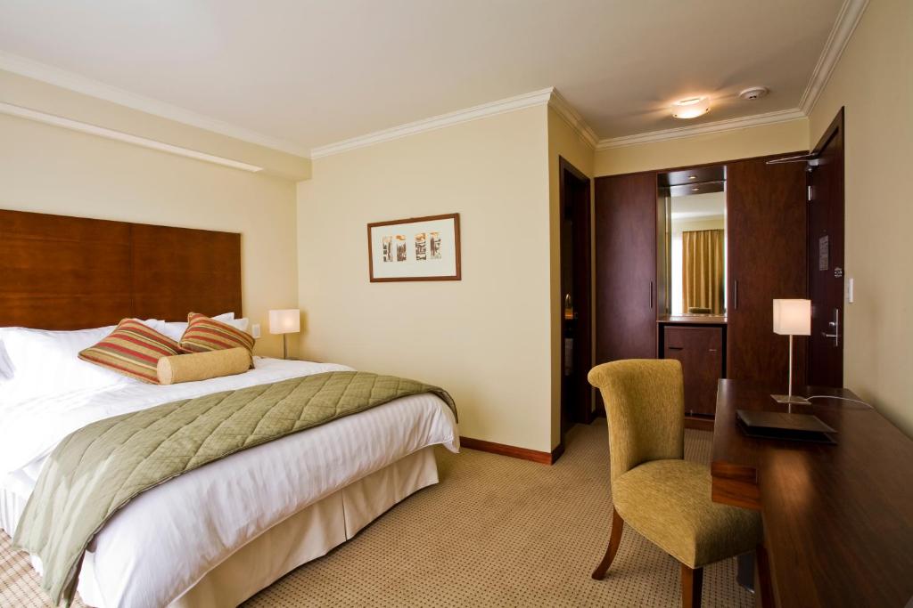 Postel nebo postele na pokoji v ubytování Hotel Stubel Suites & Cafe