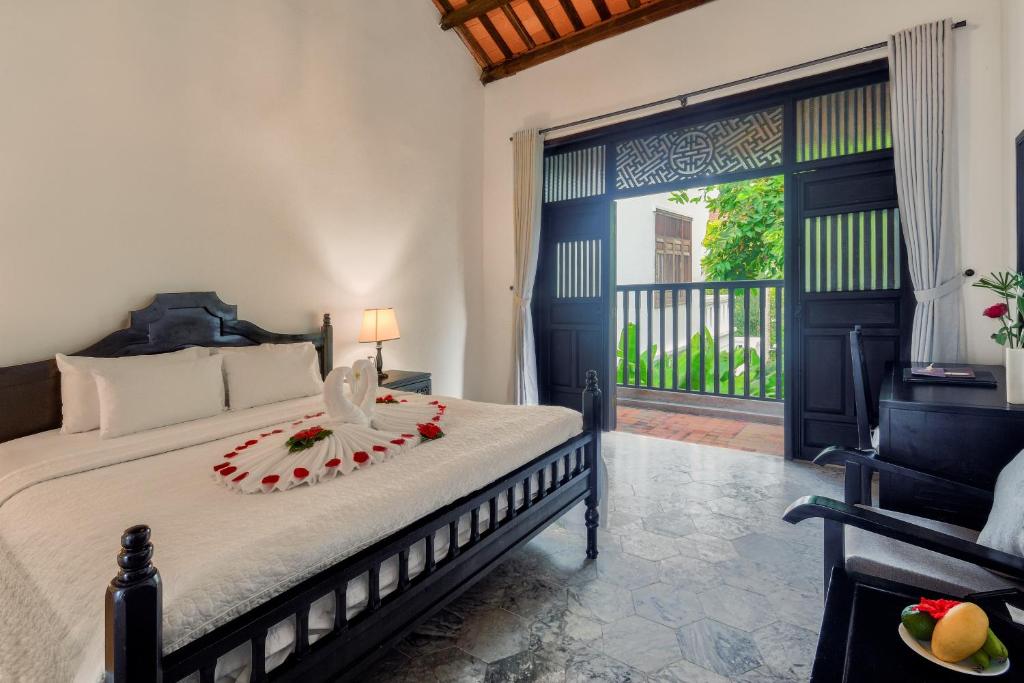 Postel nebo postele na pokoji v ubytování Hoi An Ancient House Resort & Spa