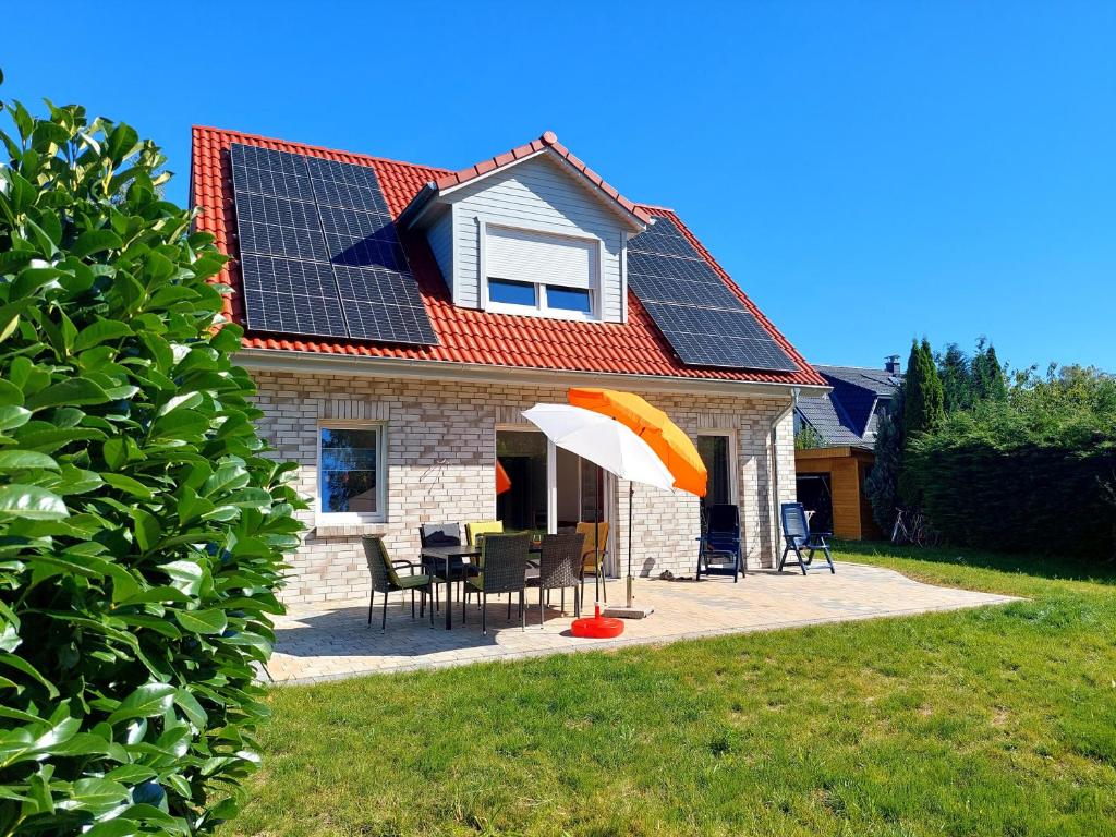 a house with solar panels on the roof at Ferienhaus "Unser neues Haus" in Trassenheide