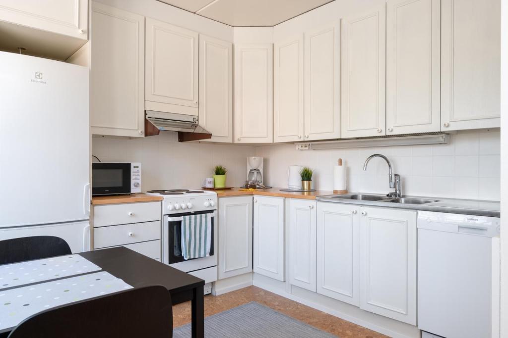 Kuchyň nebo kuchyňský kout v ubytování Hiisi Homes Nummela