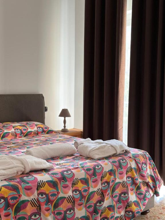 A bed or beds in a room at Villa Savoia Mondello