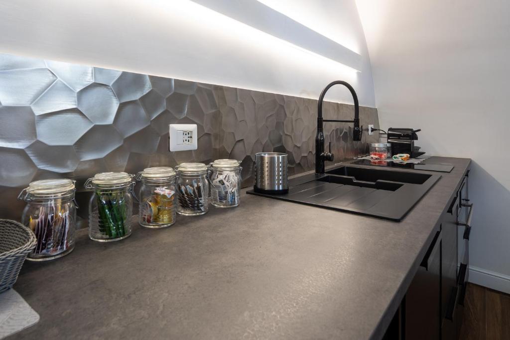 A kitchen or kitchenette at Le Piccole Lune di Monti