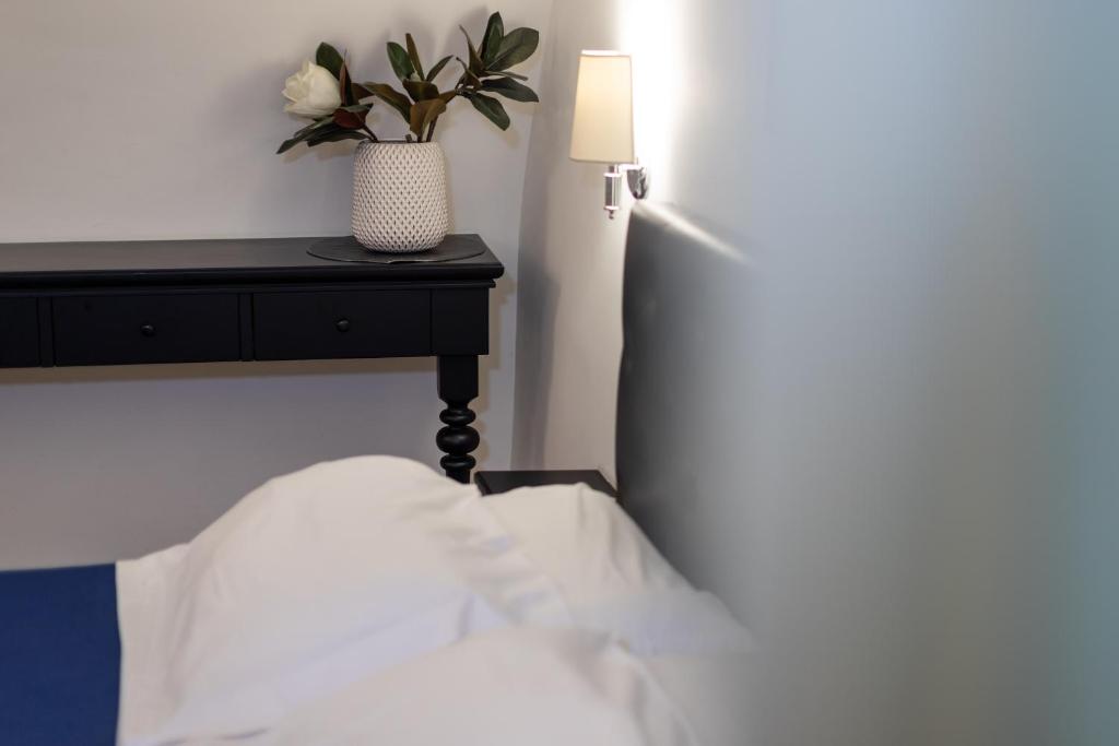 A bed or beds in a room at Le Piccole Lune di Monti