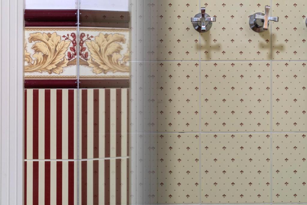 A bathroom at Le Piccole Lune di Monti