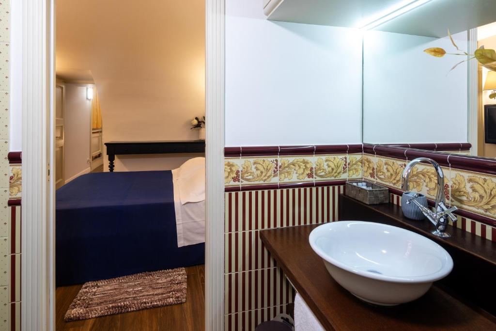 A bathroom at Le Piccole Lune di Monti
