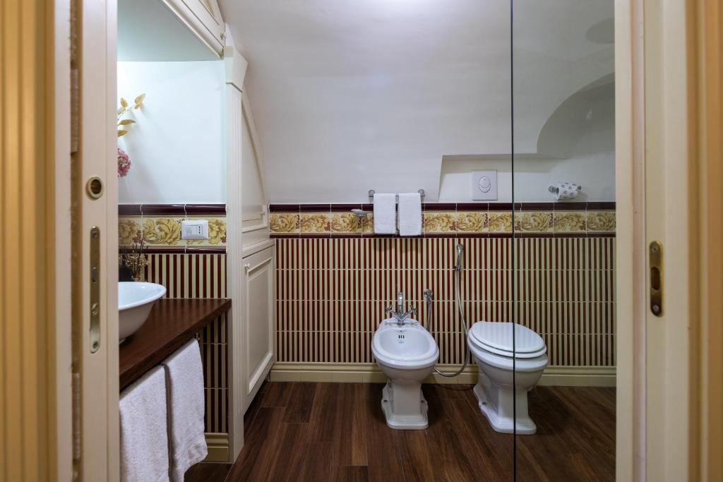 A bathroom at Le Piccole Lune di Monti