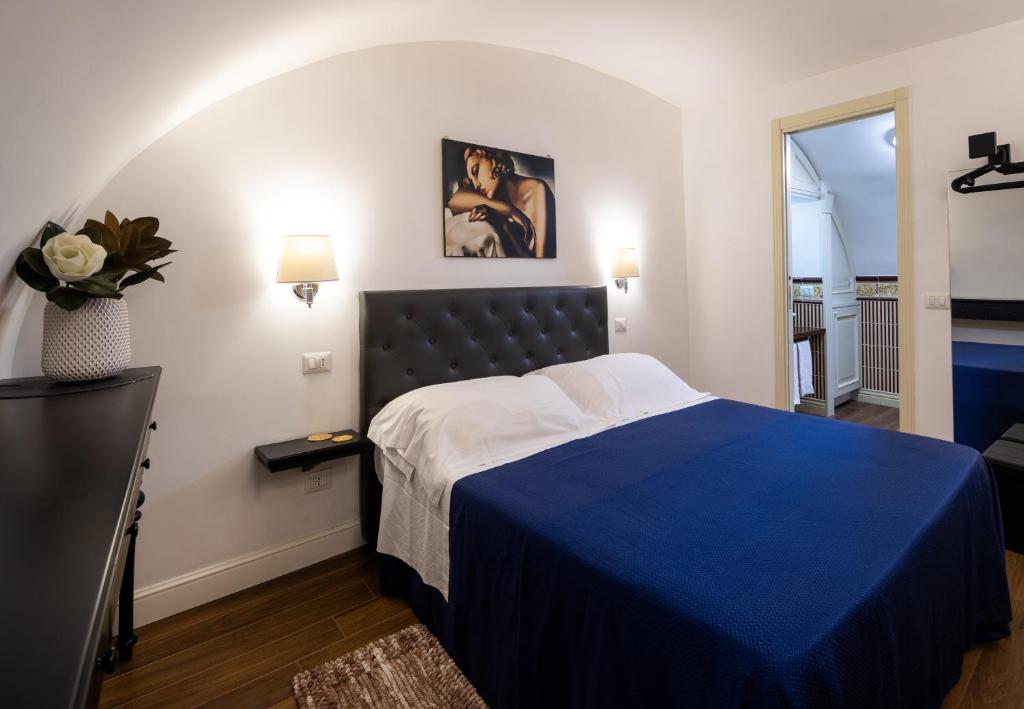 A bed or beds in a room at Le Piccole Lune di Monti