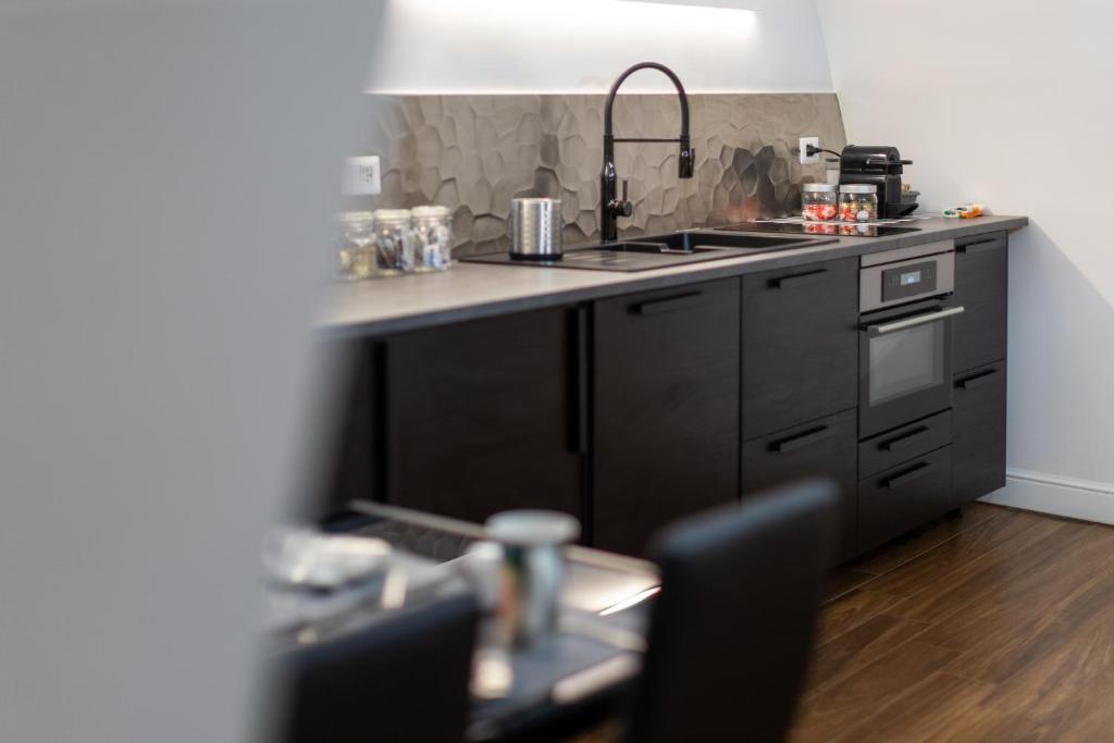 A kitchen or kitchenette at Le Piccole Lune di Monti