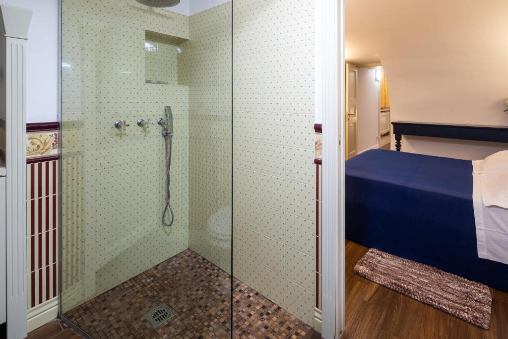 A bathroom at Le Piccole Lune di Monti