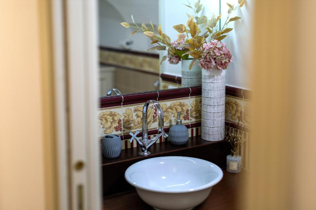 A bathroom at Le Piccole Lune di Monti