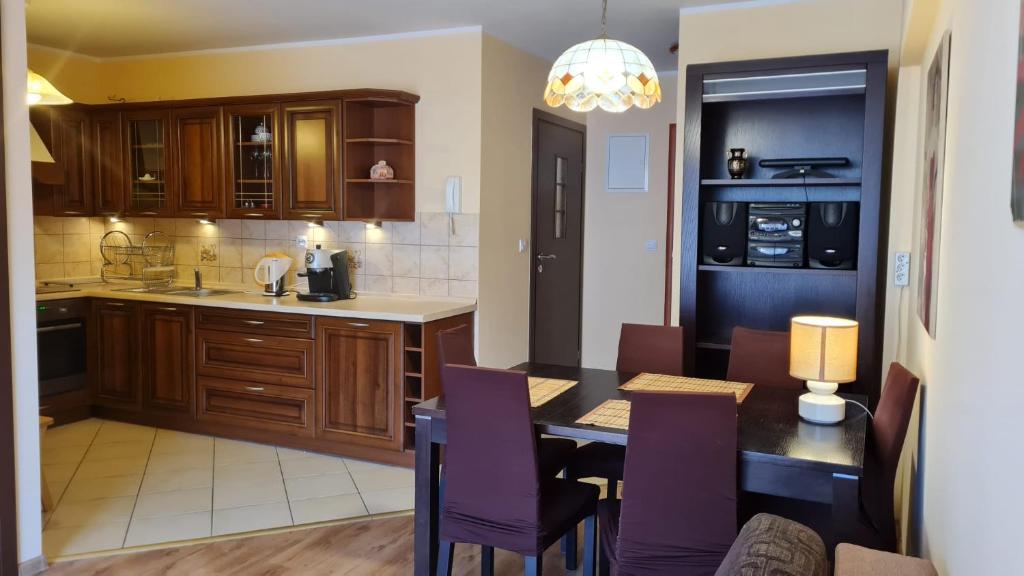 Kuchyňa alebo kuchynka v ubytovaní Apartament nad Potokiem