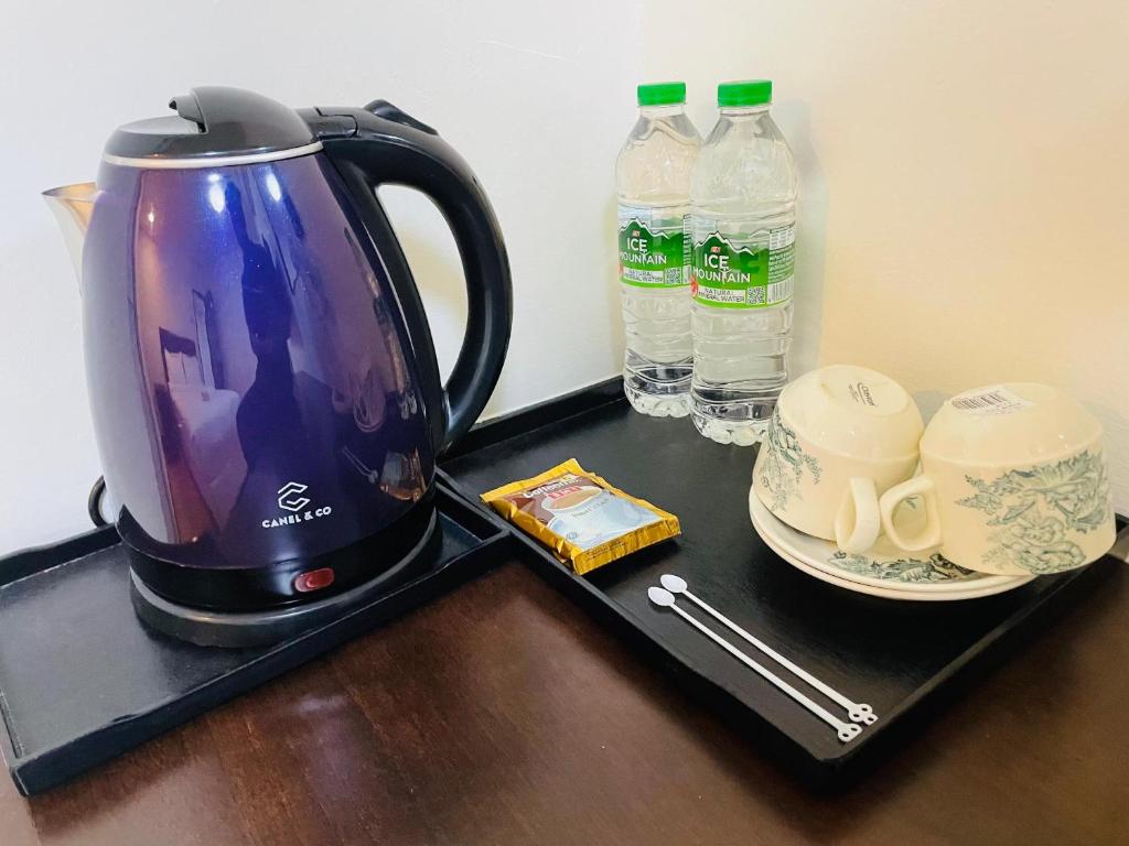 Příslušenství pro přípravu čaje a kávy v ubytování De Swift Hotel