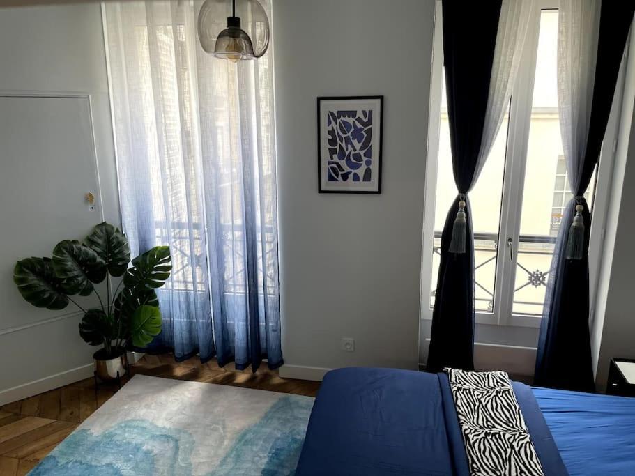 Postel nebo postele na pokoji v ubytování Paris Luxury Family Getaway