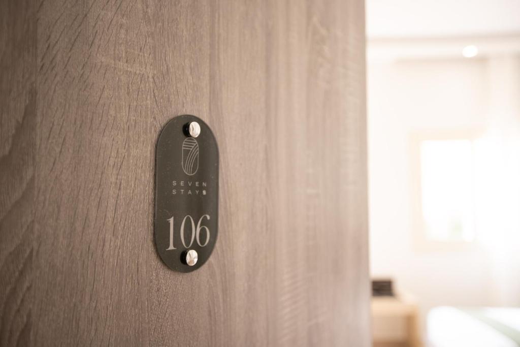 Postel nebo postele na pokoji v ubytování Seven Stays Zayed