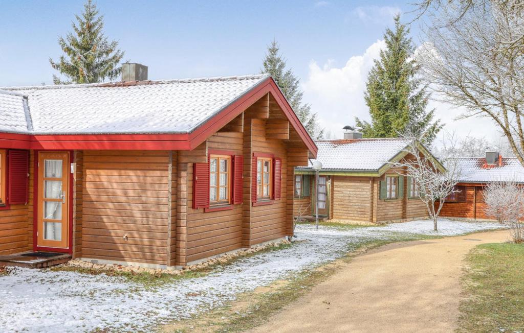 a log cabin with a red roof at Ferienhaus Neckar 71 in Hayingen