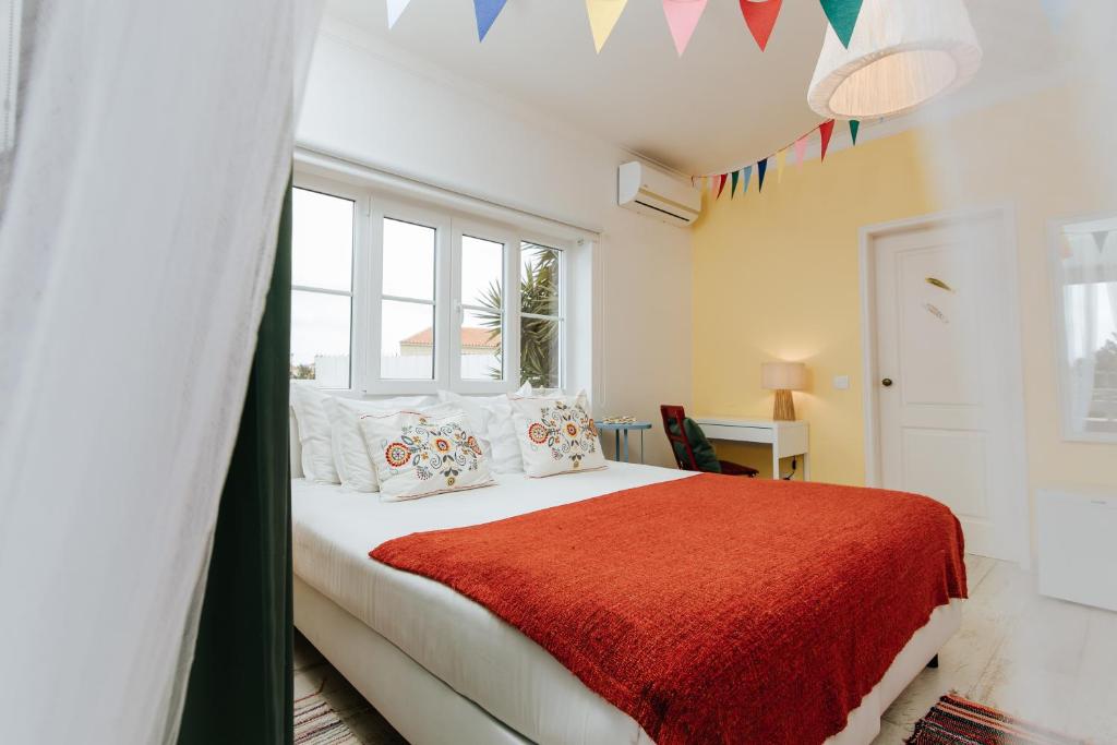 Boutique Hotel - O House Ericeira Hills - Deluxe King Suite With Partial Sea View