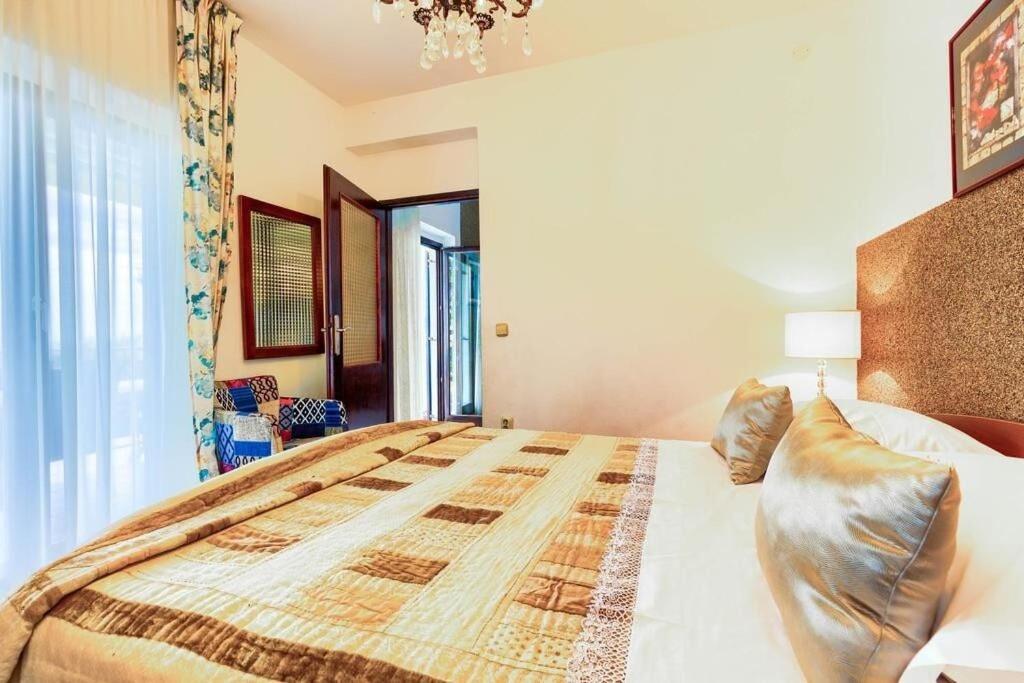 Postel nebo postele na pokoji v ubytování Apartments Lidija