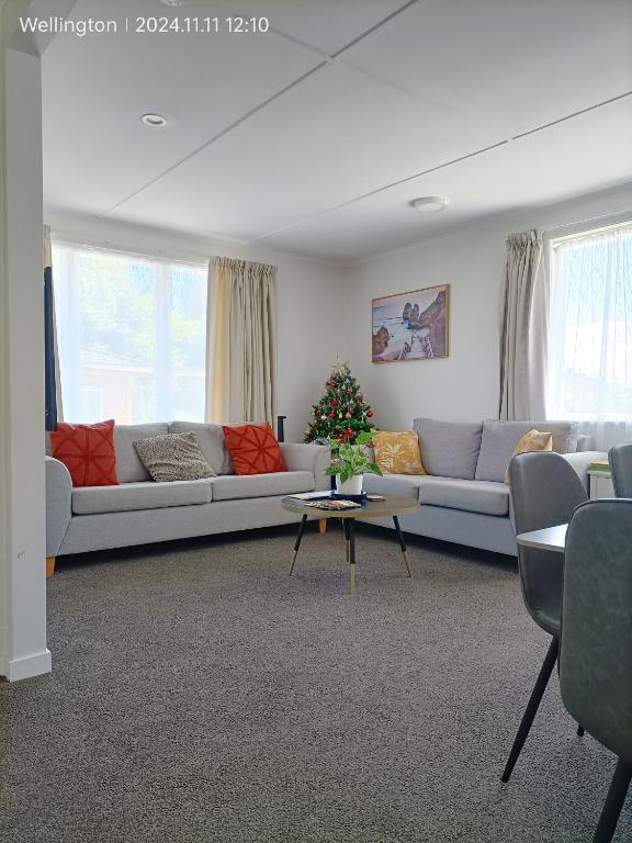 Comfy & Sunny home in Wellington--3 Heat Pumps - Resim 9