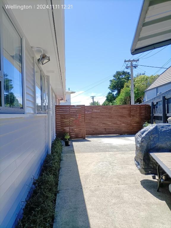 Comfy & Sunny home in Wellington--3 Heat Pumps - Resim 32