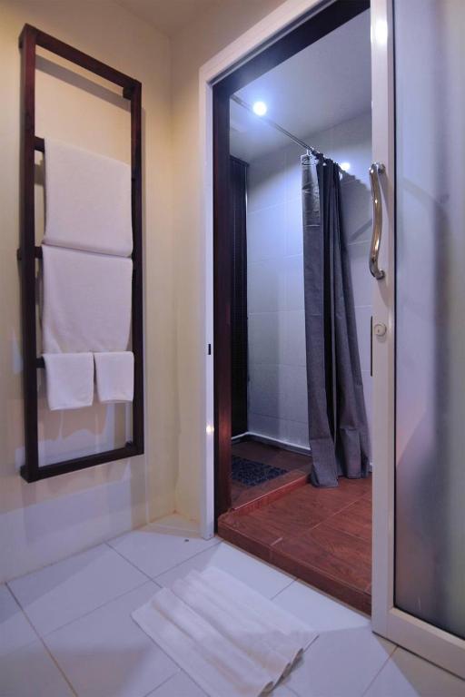 Postel nebo postele na pokoji v ubytování Palm Resort Krabi
