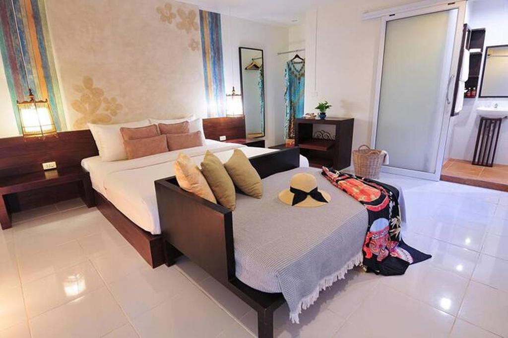 Postel nebo postele na pokoji v ubytování Palm Resort Krabi