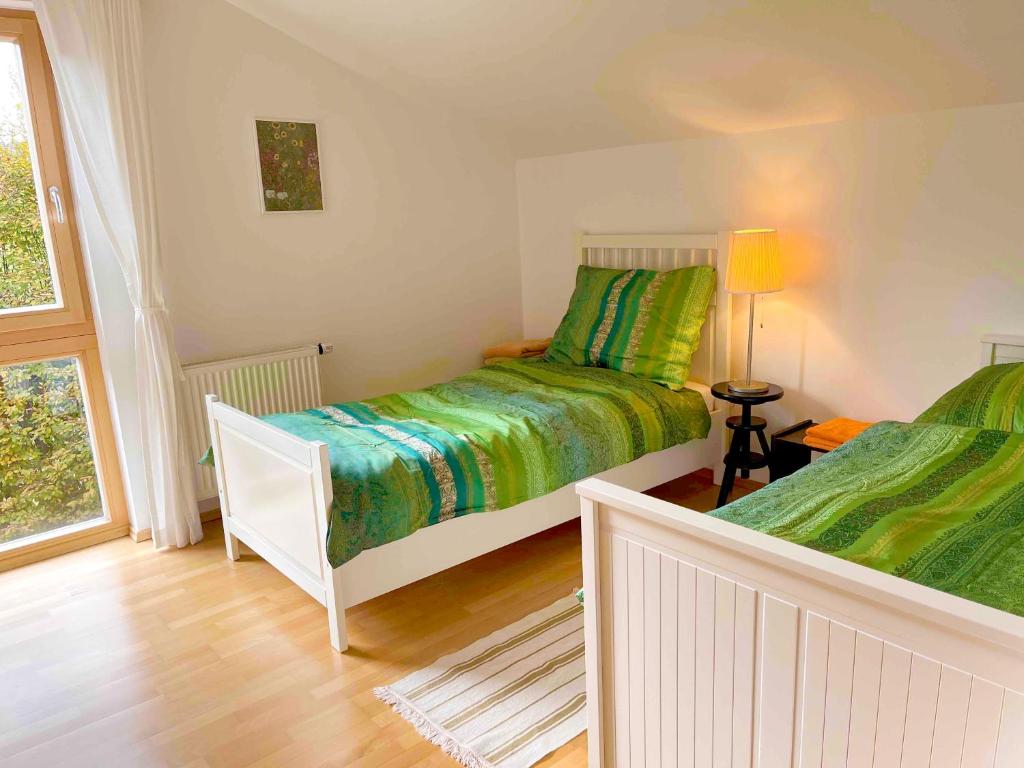 Postel nebo postele na pokoji v ubytování Chalet Attersee - ganzes Ferienhaus, Seeblick, Kamin, Sauna