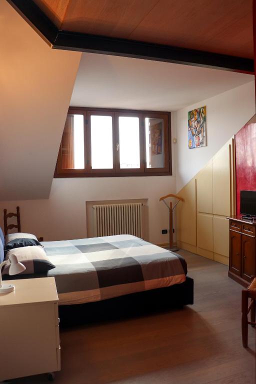 Postel nebo postele na pokoji v ubytování La Corte di Brusuglio Apartments
