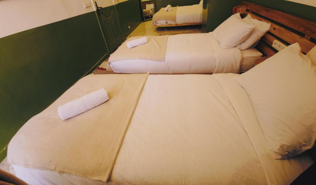 Postel nebo postele na pokoji v ubytování Tazuri Surf House