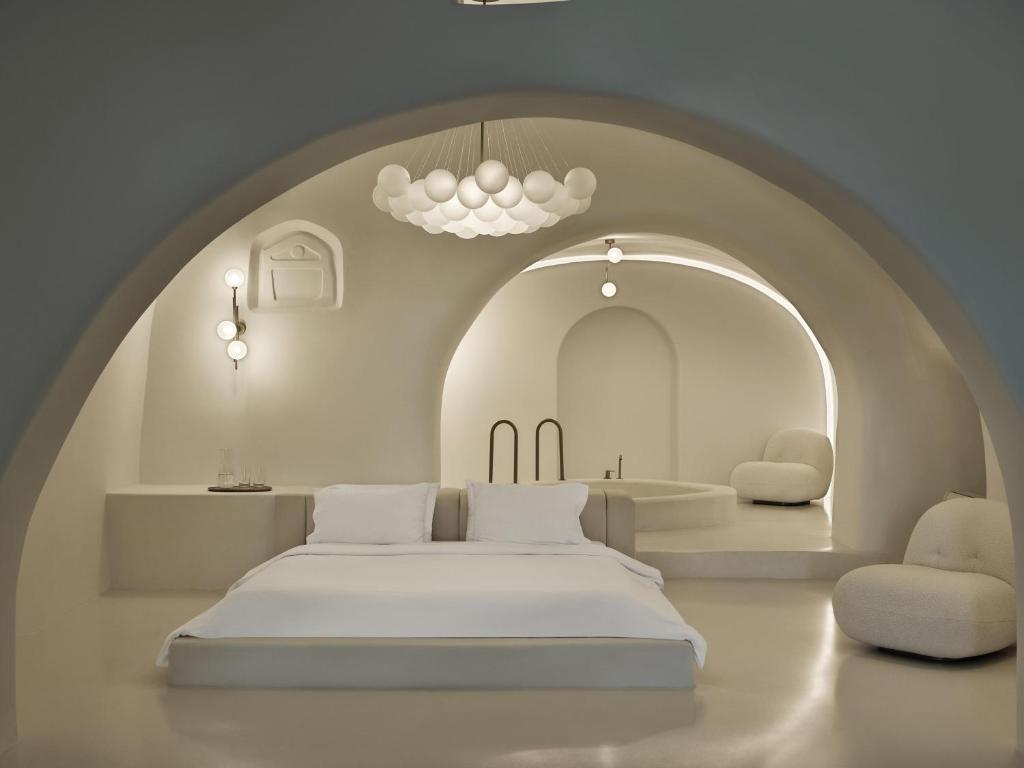 Postel nebo postele na pokoji v ubytování Andronis Boutique Hotel
