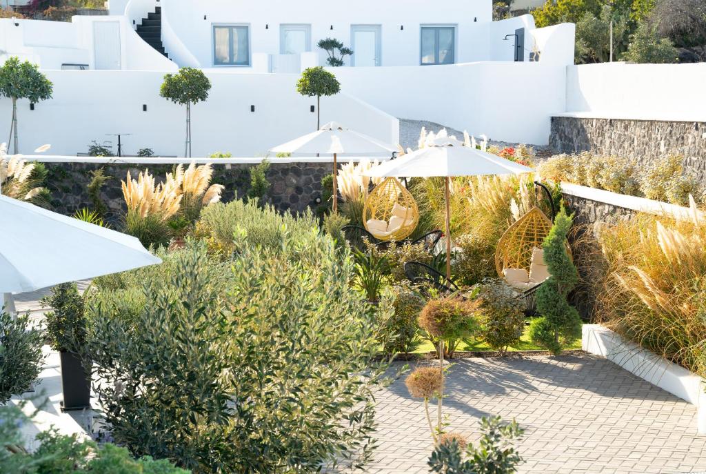A garden outside SN Santorini Apartments
