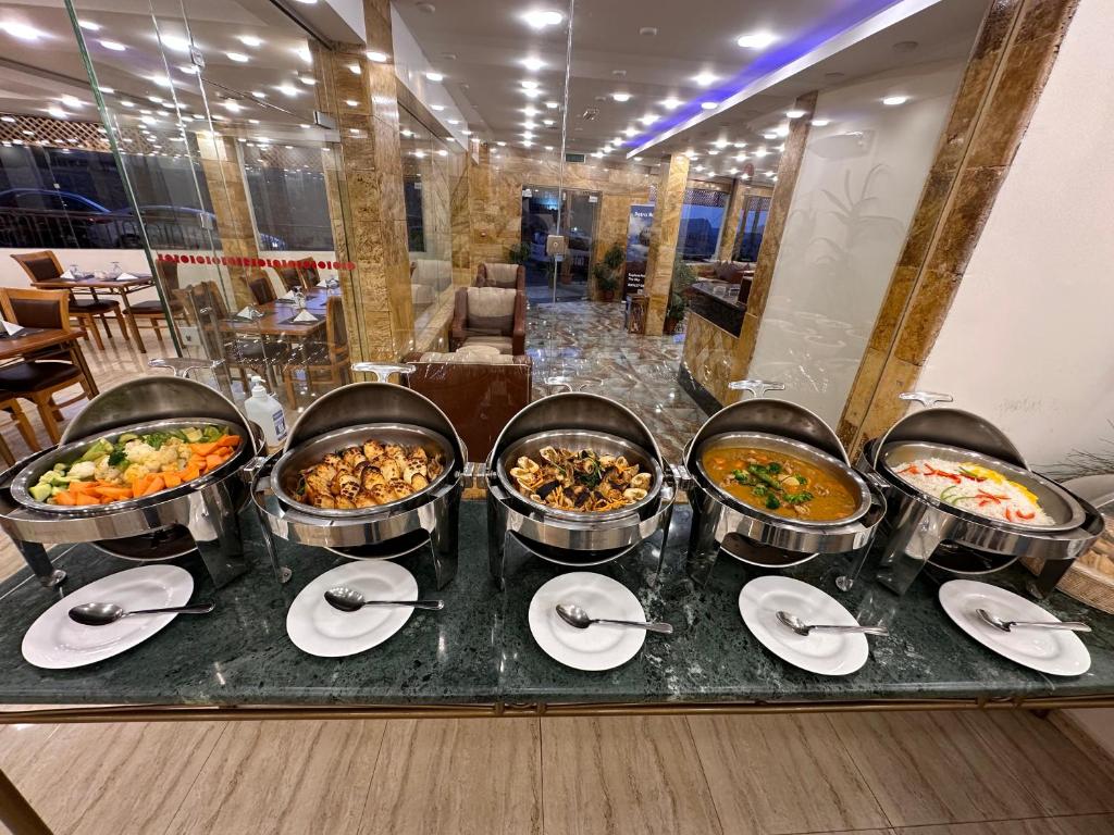 Jídlo v hotelu nebo okolí