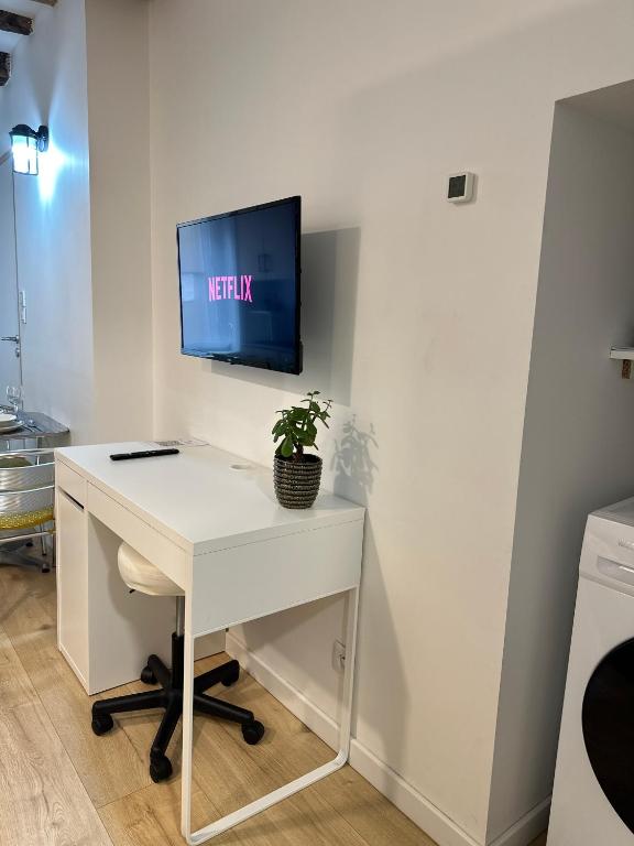 TV a/nebo společenská místnost v ubytování Pont à Mousson Hyper Centre