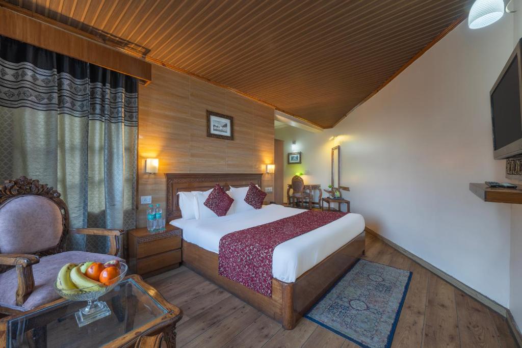Postel nebo postele na pokoji v ubytování Wingait Inn - Hotel Near Mall Road