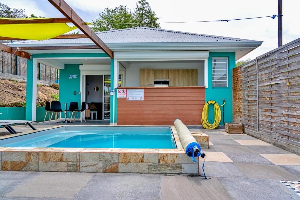 Bazén v ubytování Villa Lanati cosy, piscine privative & vue mer nebo v jeho okolí