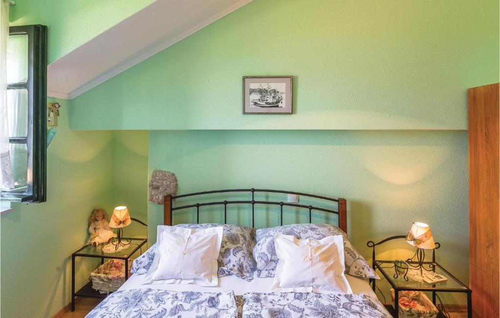 Posteľ alebo postele v izbe v ubytovaní Holiday Home Gornji Tucepi 35
