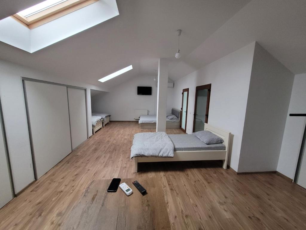 Postel nebo postele na pokoji v ubytování Vila Vati - Arena Pitesti