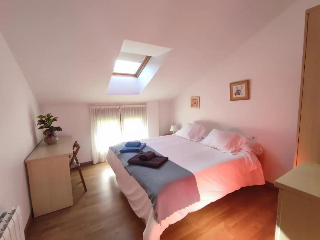 Postel nebo postele na pokoji v ubytování Casa Rural La Churla en Mazcuerras
