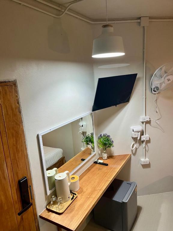 TV a/nebo společenská místnost v ubytování Yoi Hotel krabi
