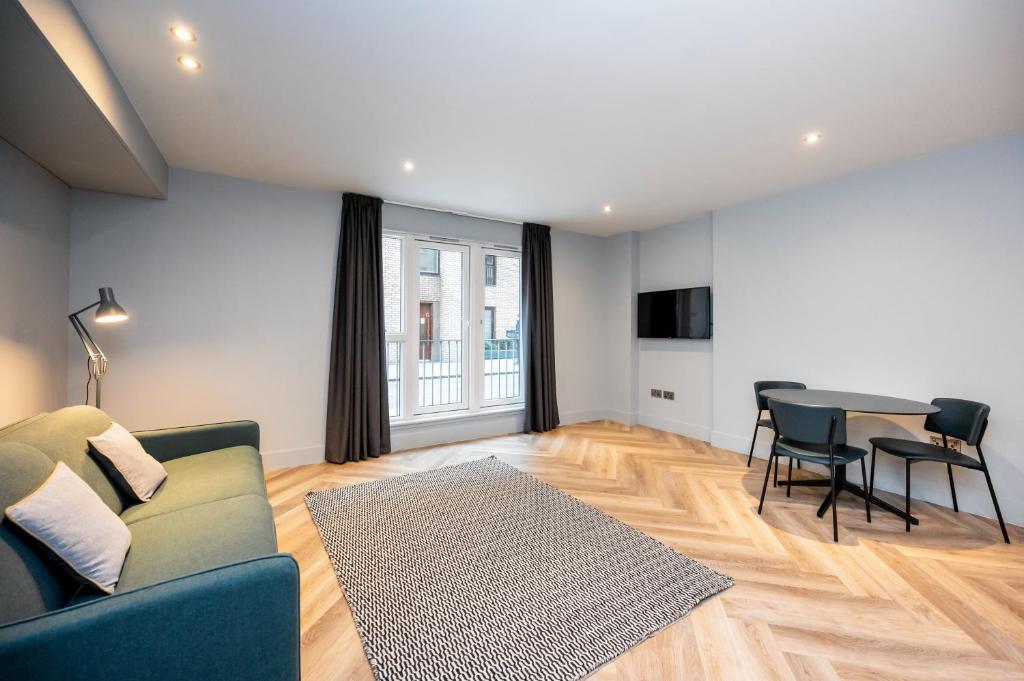 TV a/nebo společenská místnost v ubytování Staycity Aparthotels Edinburgh West End