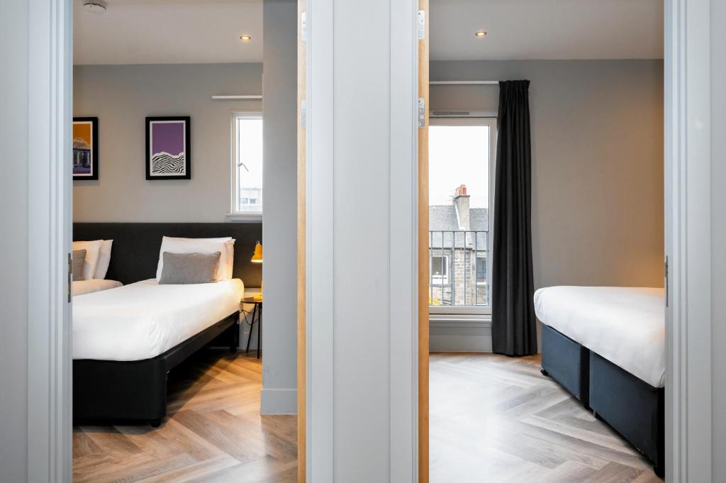 Postel nebo postele na pokoji v ubytování Staycity Aparthotels Edinburgh West End