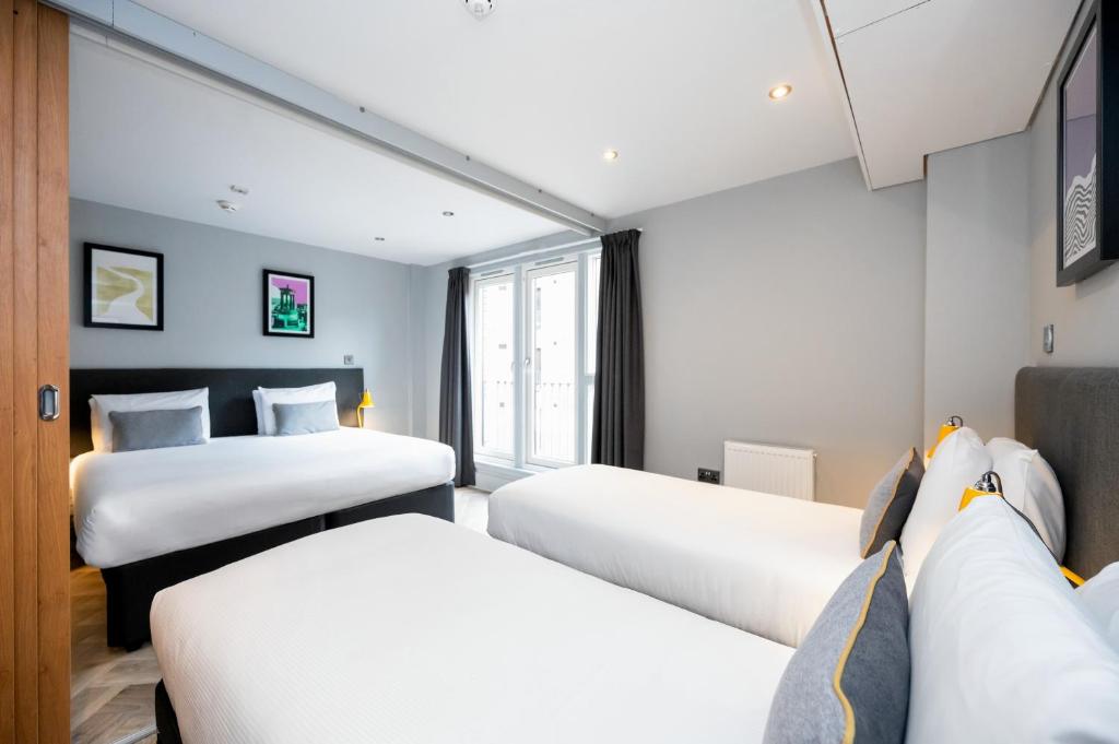 Postel nebo postele na pokoji v ubytování Staycity Aparthotels Edinburgh West End