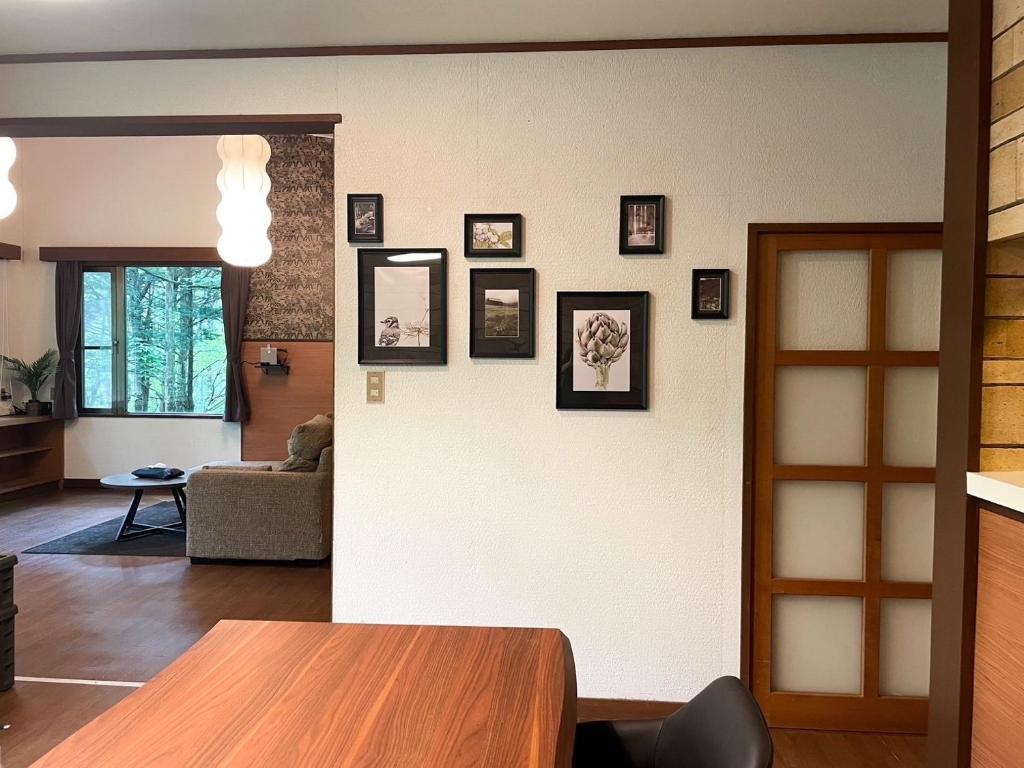 Posezení v ubytování シュネール北軽井沢