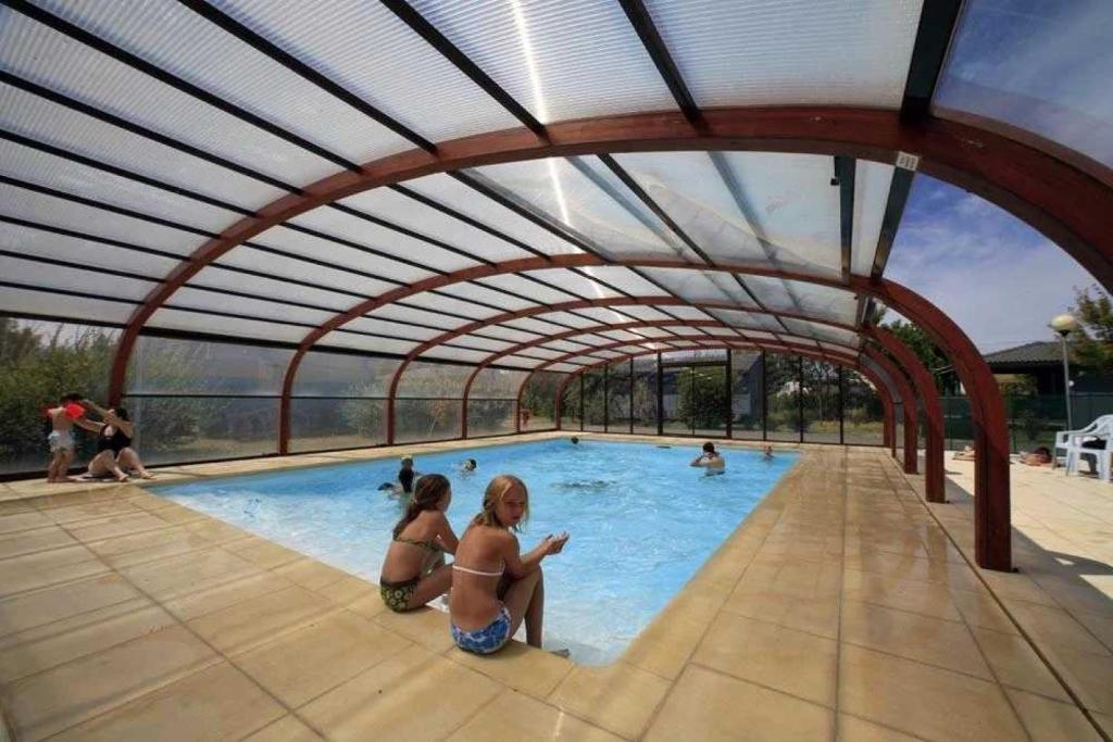 Bazén v ubytování Chalet 2 étoiles - Piscine - eebbhi nebo v jeho okolí